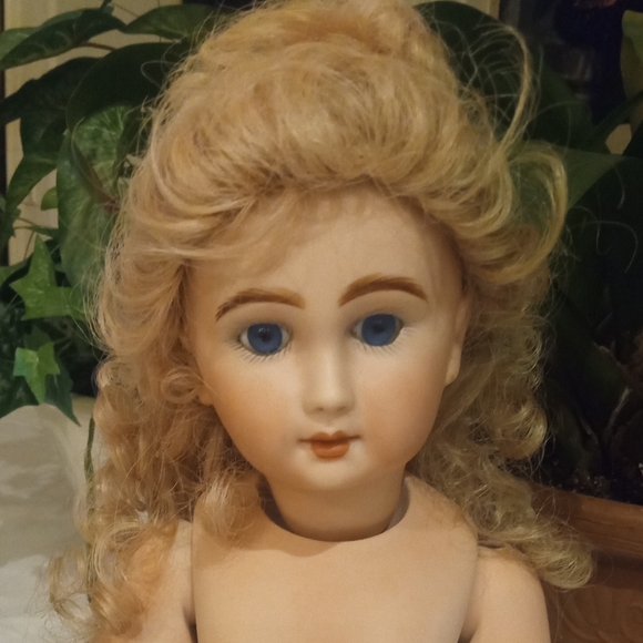 Vintage Artist  Reproduction All Porcelain Jointed Doll - Picture 4 of 16